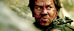 Lone Survivor - Wahlberg damaged