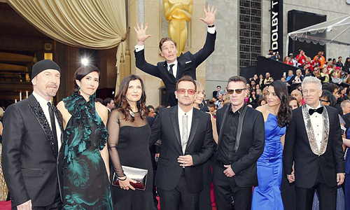 Cumberbatch U2 photobomb