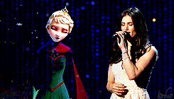 Idina Frozen 1